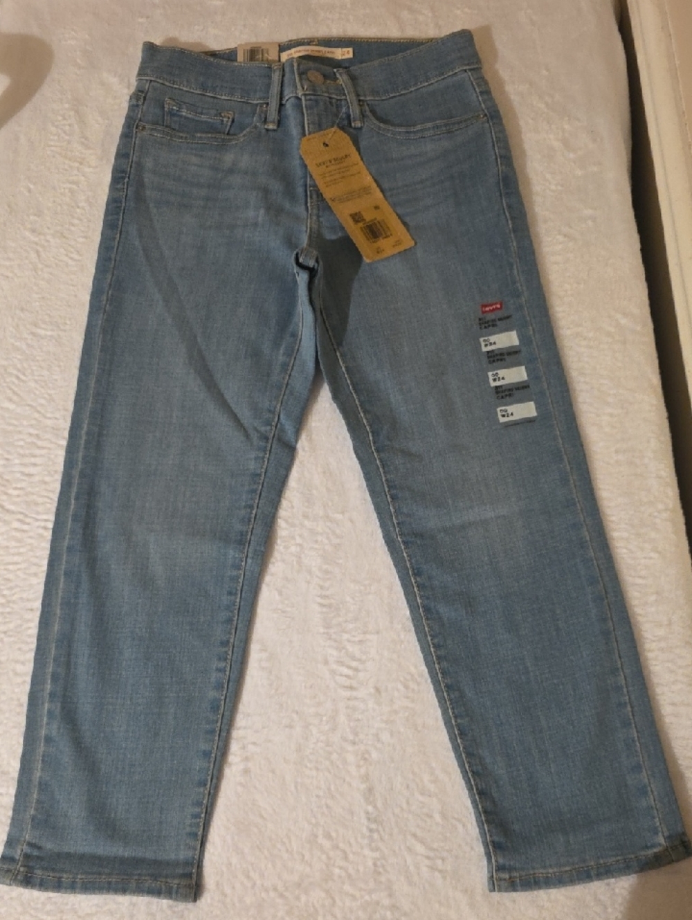 Levi's Women's Straight Leg Capri Light Blue Wash